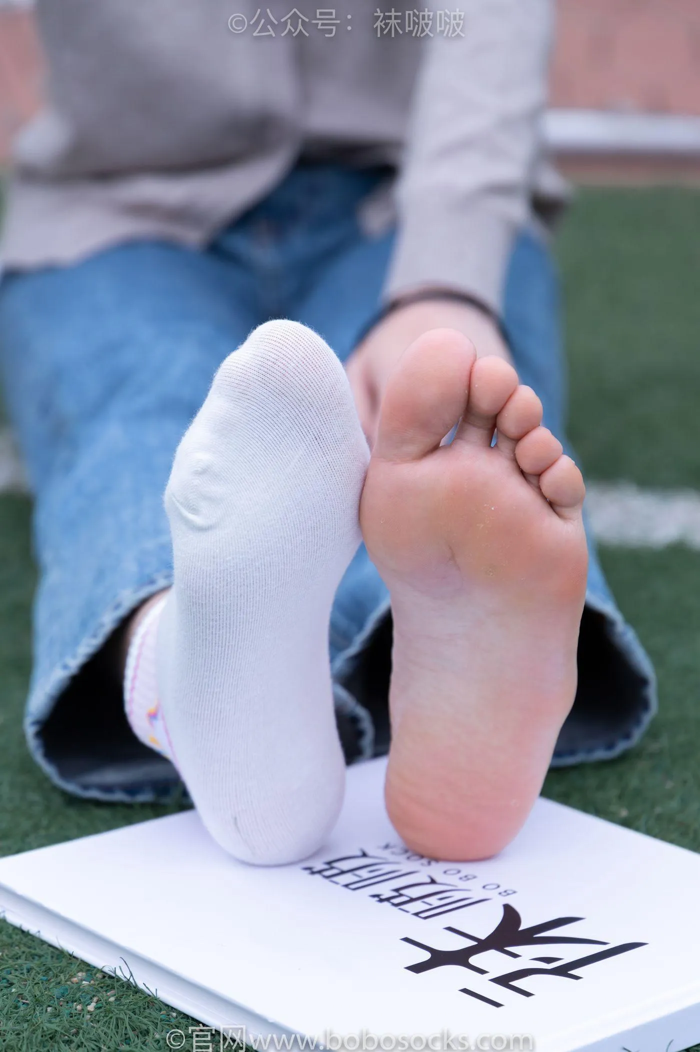 [BoBoSocks袜啵啵]NO.004 泡芙-vans帆布鞋、白棉袜、裸足 [127P]插图1